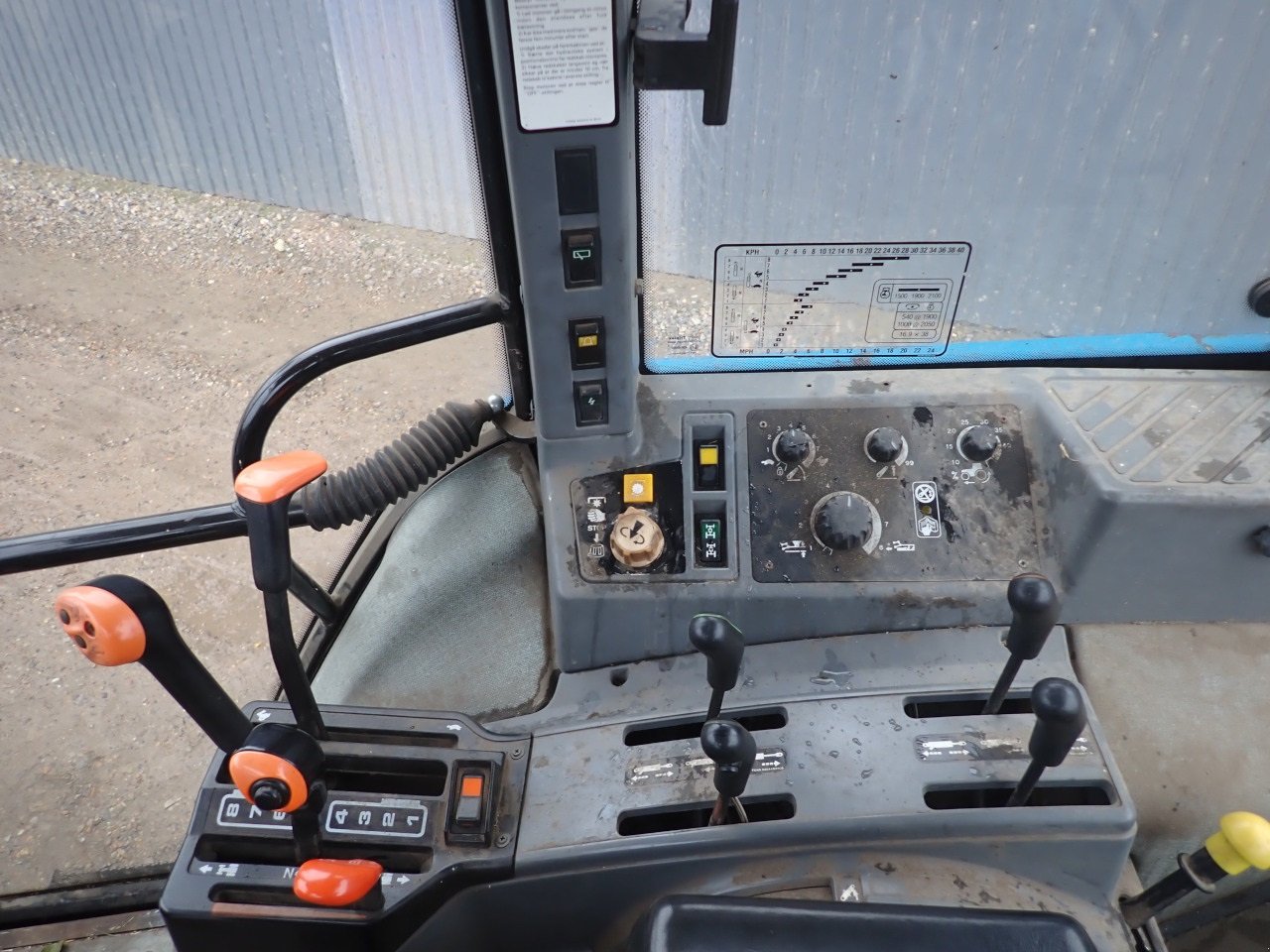 Traktor Türe ait New Holland 7840, Gebrauchtmaschine içinde Viborg (resim 12)