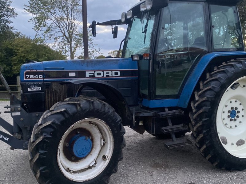 Traktor des Typs New Holland 7840, Gebrauchtmaschine in øster ulslev