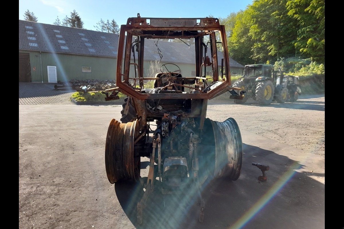 Traktor Türe ait New Holland 8160, Gebrauchtmaschine içinde Viborg (resim 3)