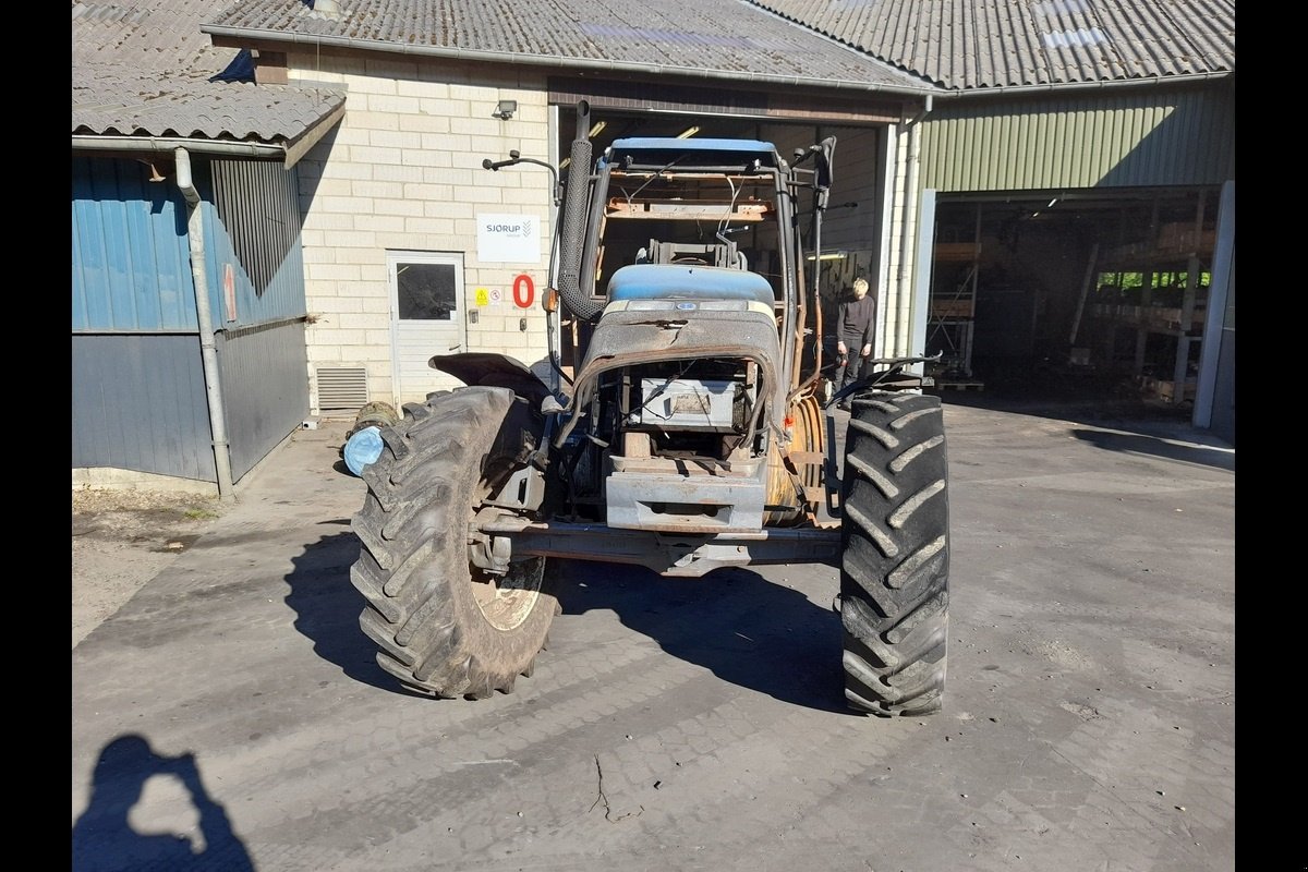 Traktor Türe ait New Holland 8160, Gebrauchtmaschine içinde Viborg (resim 4)