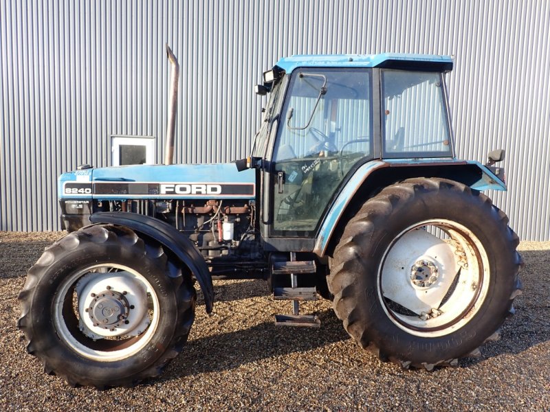 Traktor Türe ait New Holland 8240, Gebrauchtmaschine içinde Viborg (resim 1)