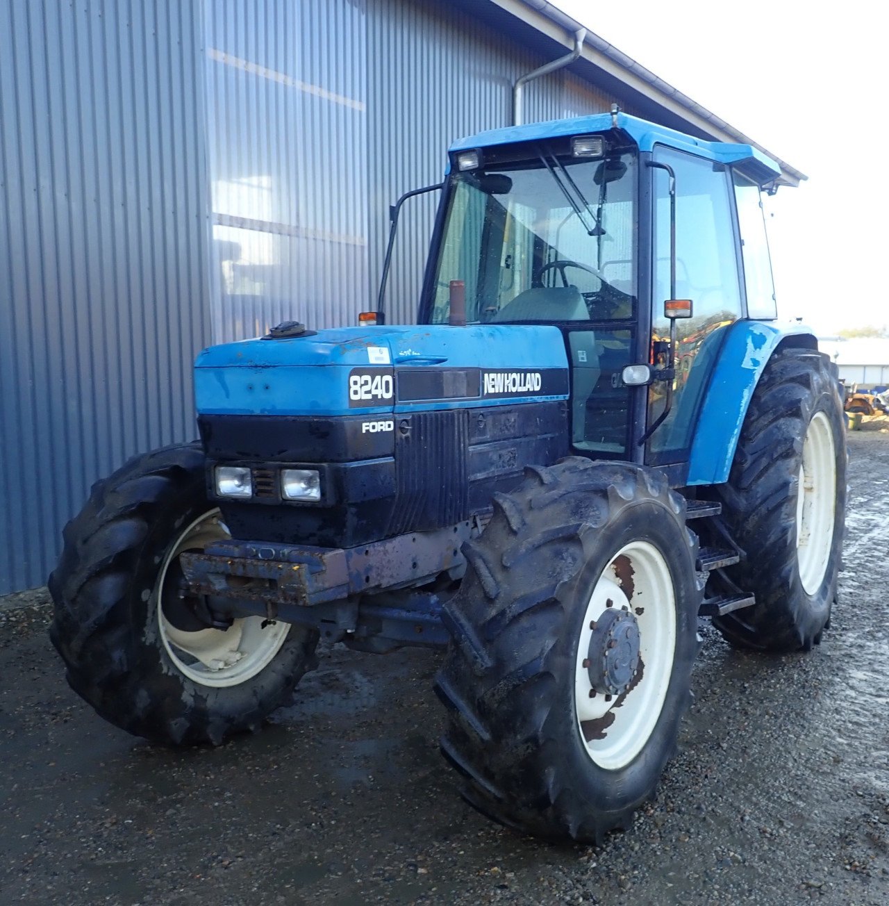 Traktor of the type New Holland 8240, Gebrauchtmaschine in Viborg (Picture 2)