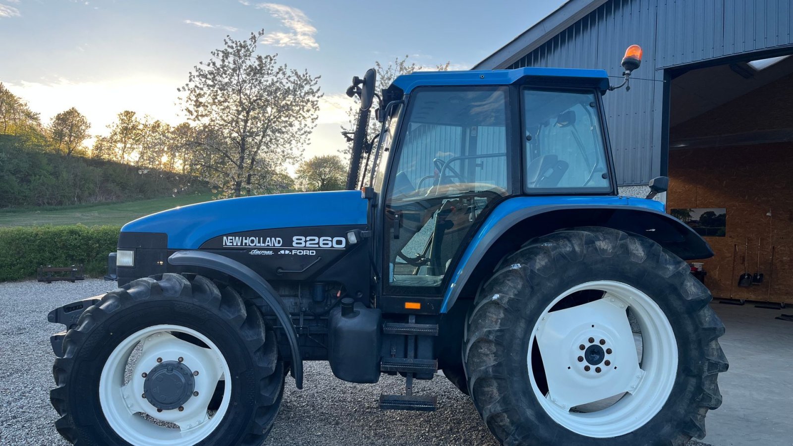Traktor от тип New Holland 8260 Range Command, Gebrauchtmaschine в Vejle (Снимка 1)