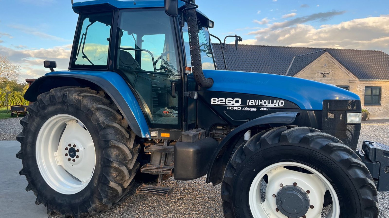 Traktor от тип New Holland 8260 Range Command, Gebrauchtmaschine в Vejle (Снимка 3)