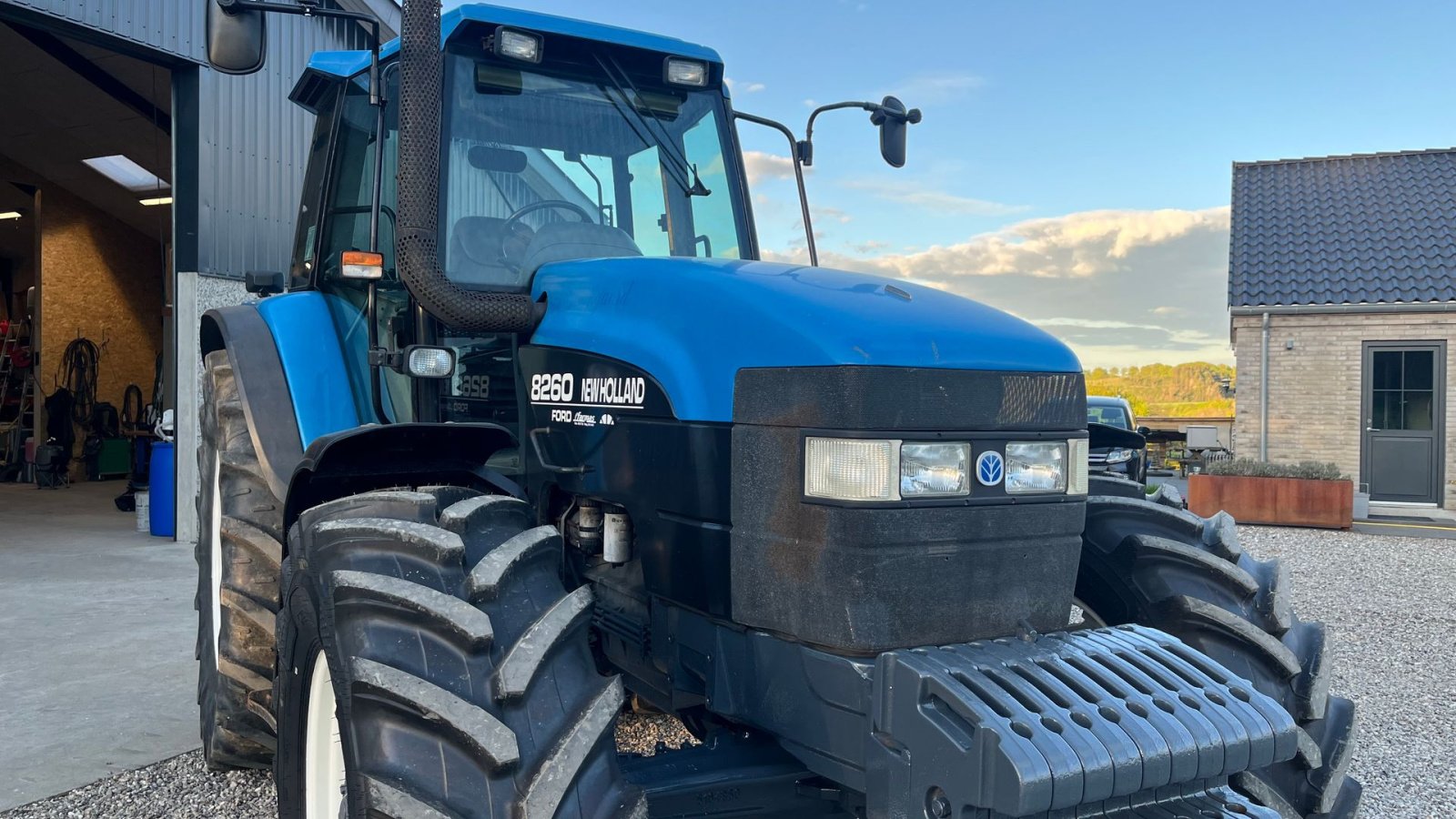 Traktor от тип New Holland 8260 Range Command, Gebrauchtmaschine в Vejle (Снимка 2)