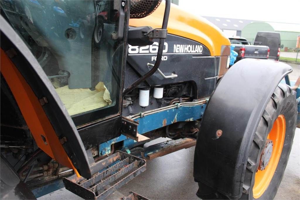 Traktor des Typs New Holland 8260DT, Gebrauchtmaschine in Bant (Bild 5)
