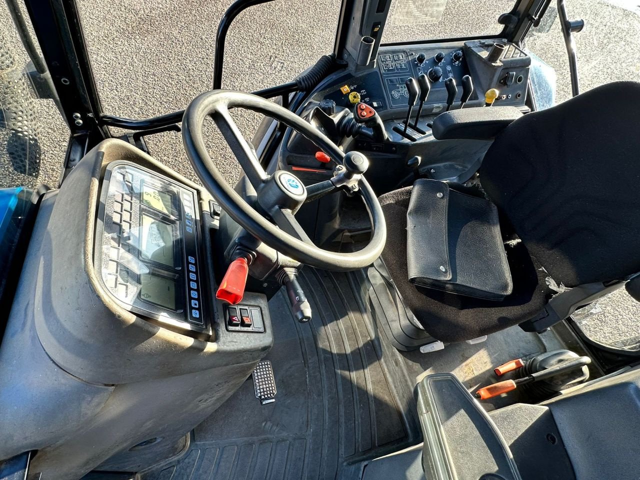 Traktor del tipo New Holland 8360, Gebrauchtmaschine In Linde (dr) (Immagine 3)