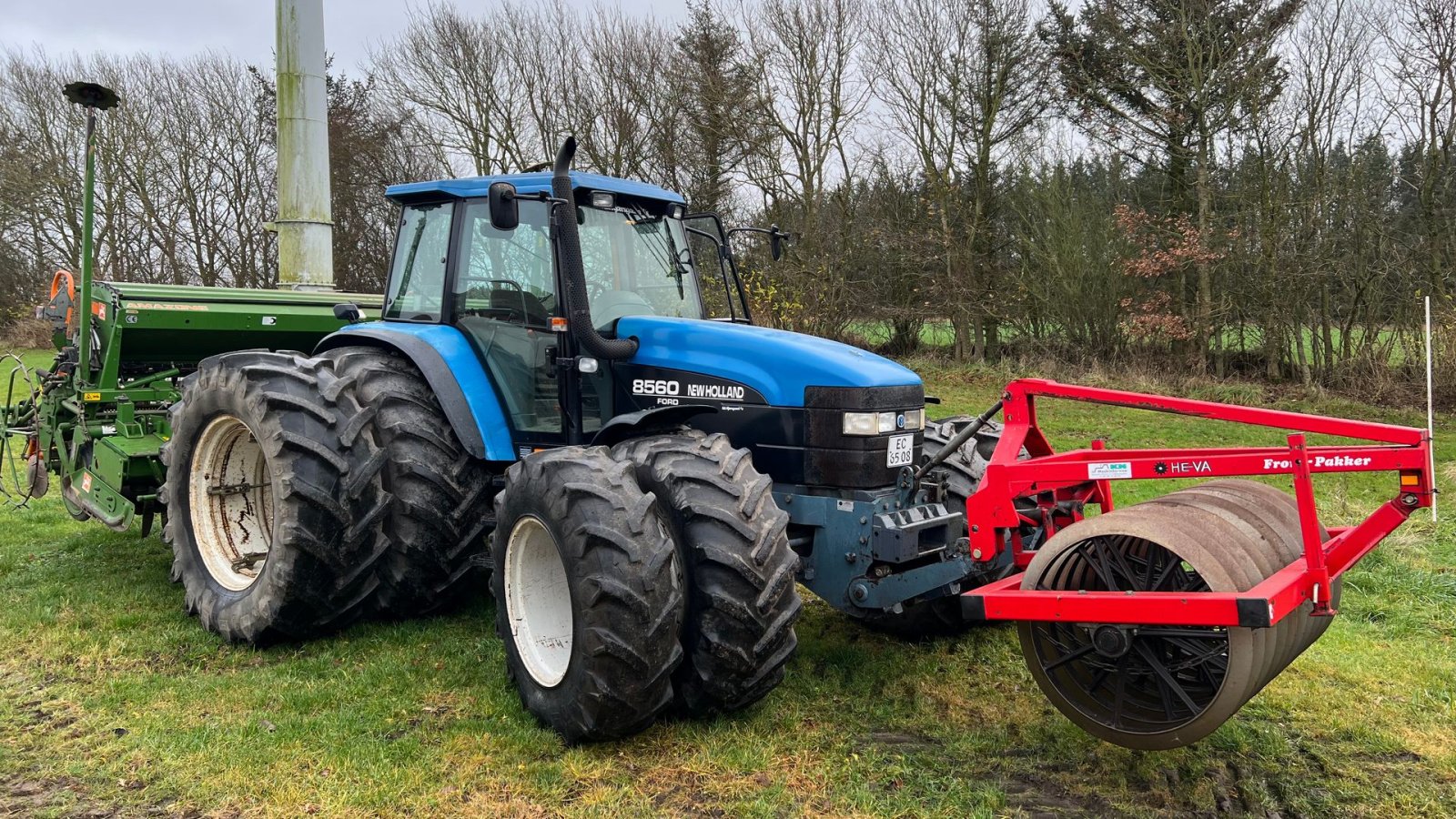 Traktor типа New Holland 8560 Kun 6300 timer, Gebrauchtmaschine в Løkken (Фотография 1)