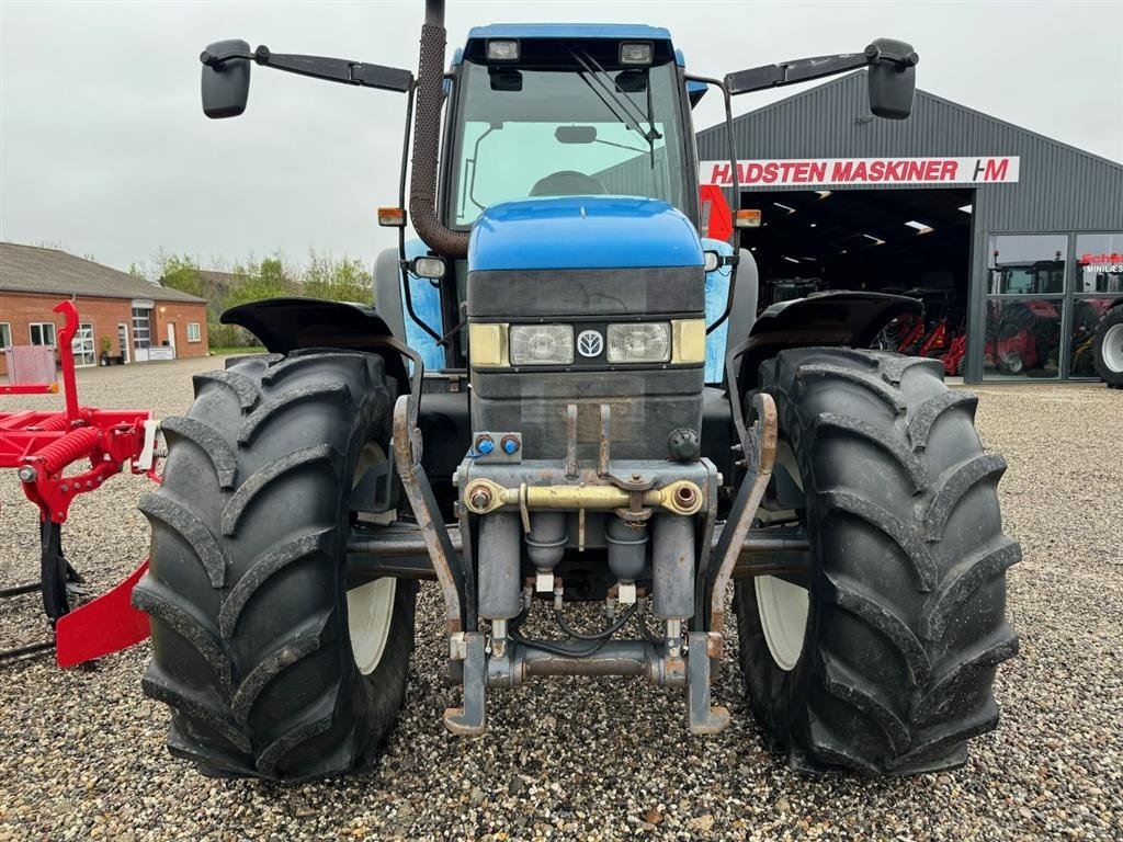 Traktor des Typs New Holland 8560, Gebrauchtmaschine in Hadsten (Bild 3)