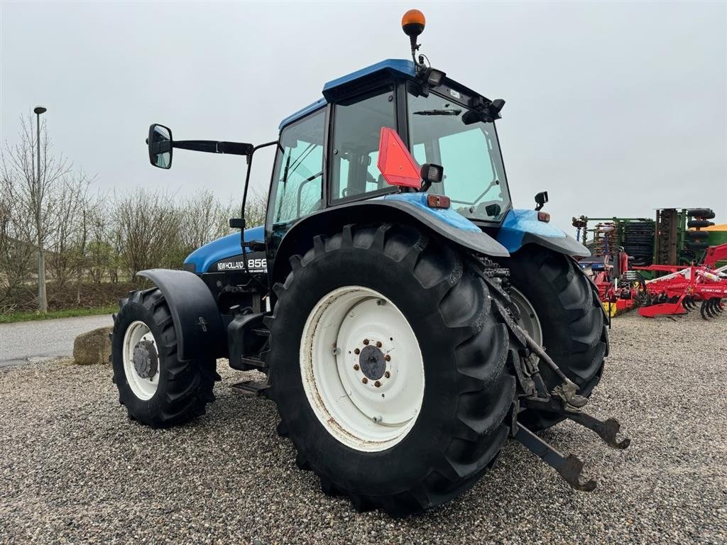 Traktor des Typs New Holland 8560, Gebrauchtmaschine in Hadsten (Bild 6)