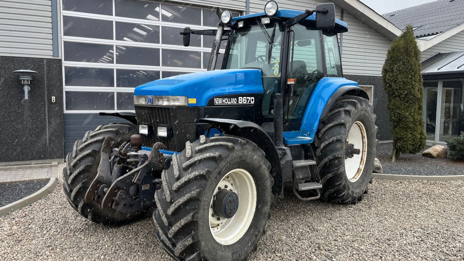 Traktor of the type New Holland 8670 SuperSteer og frontlift, Gebrauchtmaschine in Lintrup (Picture 2)