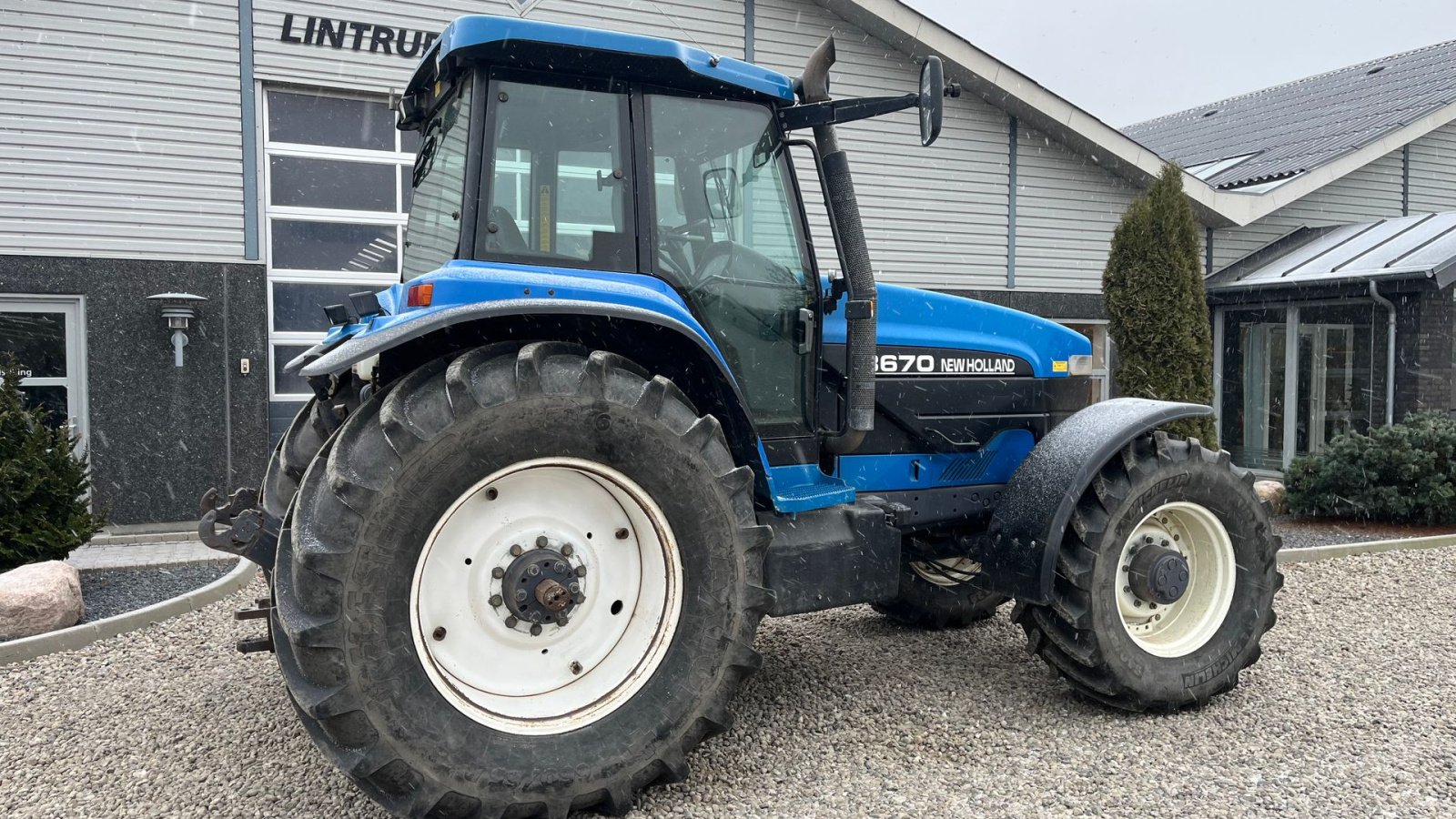 Traktor of the type New Holland 8670 SuperSteer og frontlift, Gebrauchtmaschine in Lintrup (Picture 14)