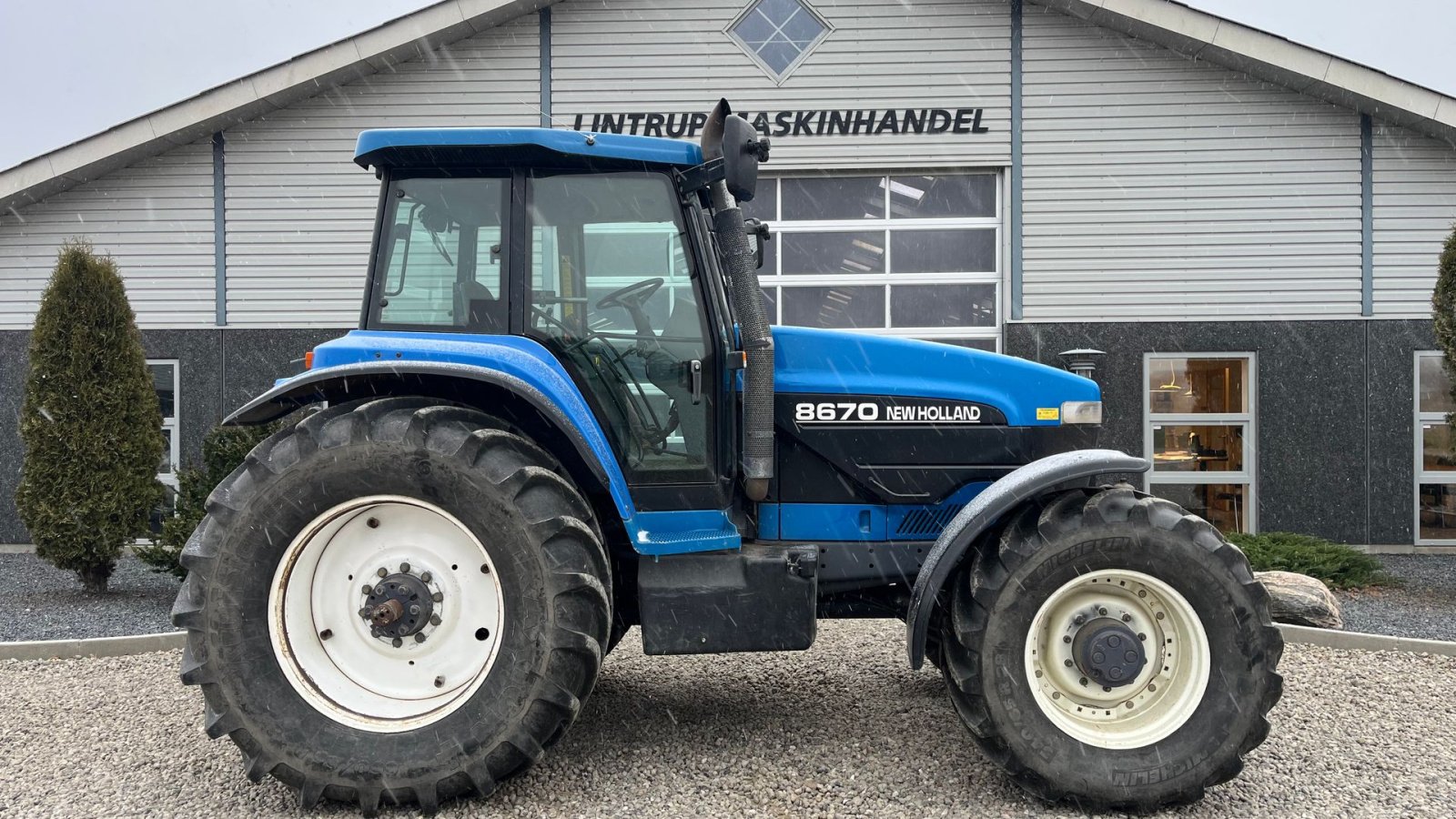 Traktor of the type New Holland 8670 SuperSteer og frontlift, Gebrauchtmaschine in Lintrup (Picture 9)