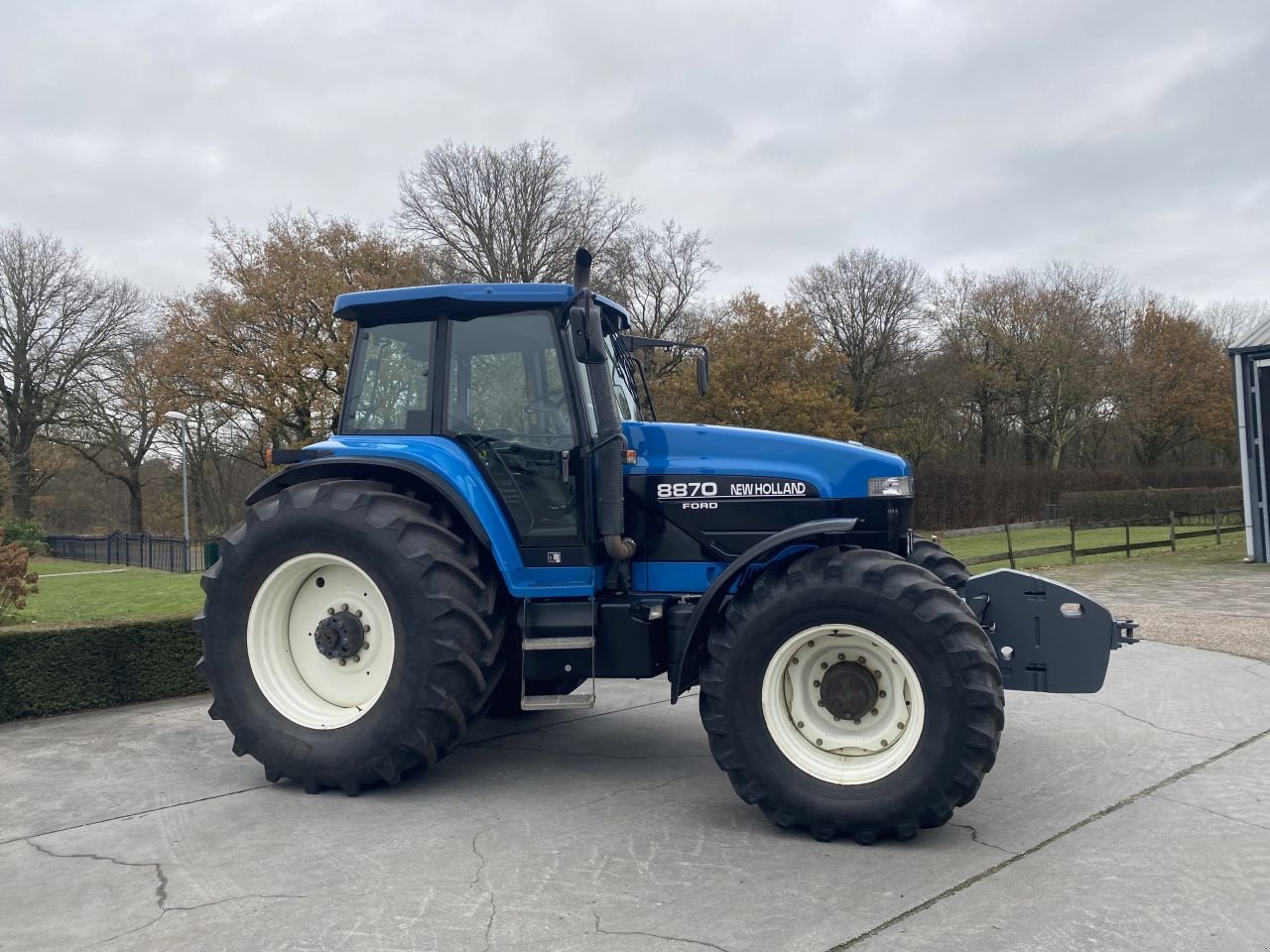 Traktor от тип New Holland 8870, Gebrauchtmaschine в De Mortel (Снимка 1)