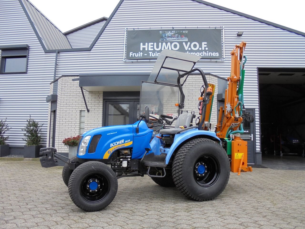 Traktor des Typs New Holland boomer 2035, Gebrauchtmaschine in Hedel (Bild 2)