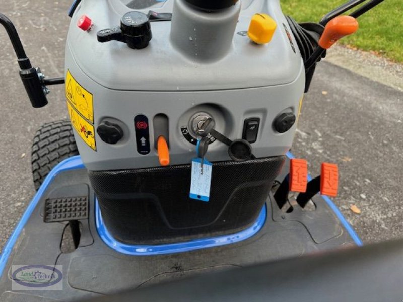 Traktor des Typs New Holland Boomer 25 C, Neumaschine in Münzkirchen (Bild 13)