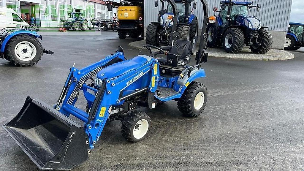 Traktor des Typs New Holland boomer 25 compact mit frontlader, Gebrauchtmaschine in ANRODE / OT LENGEFELD (Bild 1)