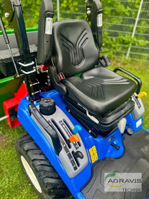 Traktor Türe ait New Holland BOOMER 25 COMPACT, Gebrauchtmaschine içinde Fehrbellin (resim 5)