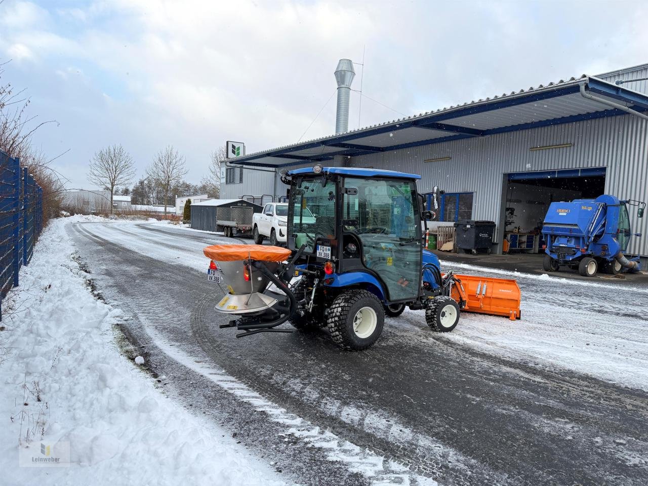 Traktor van het type New Holland BOOMER 25 COMPACT, Neumaschine in Neuhof - Dorfborn (Foto 4)