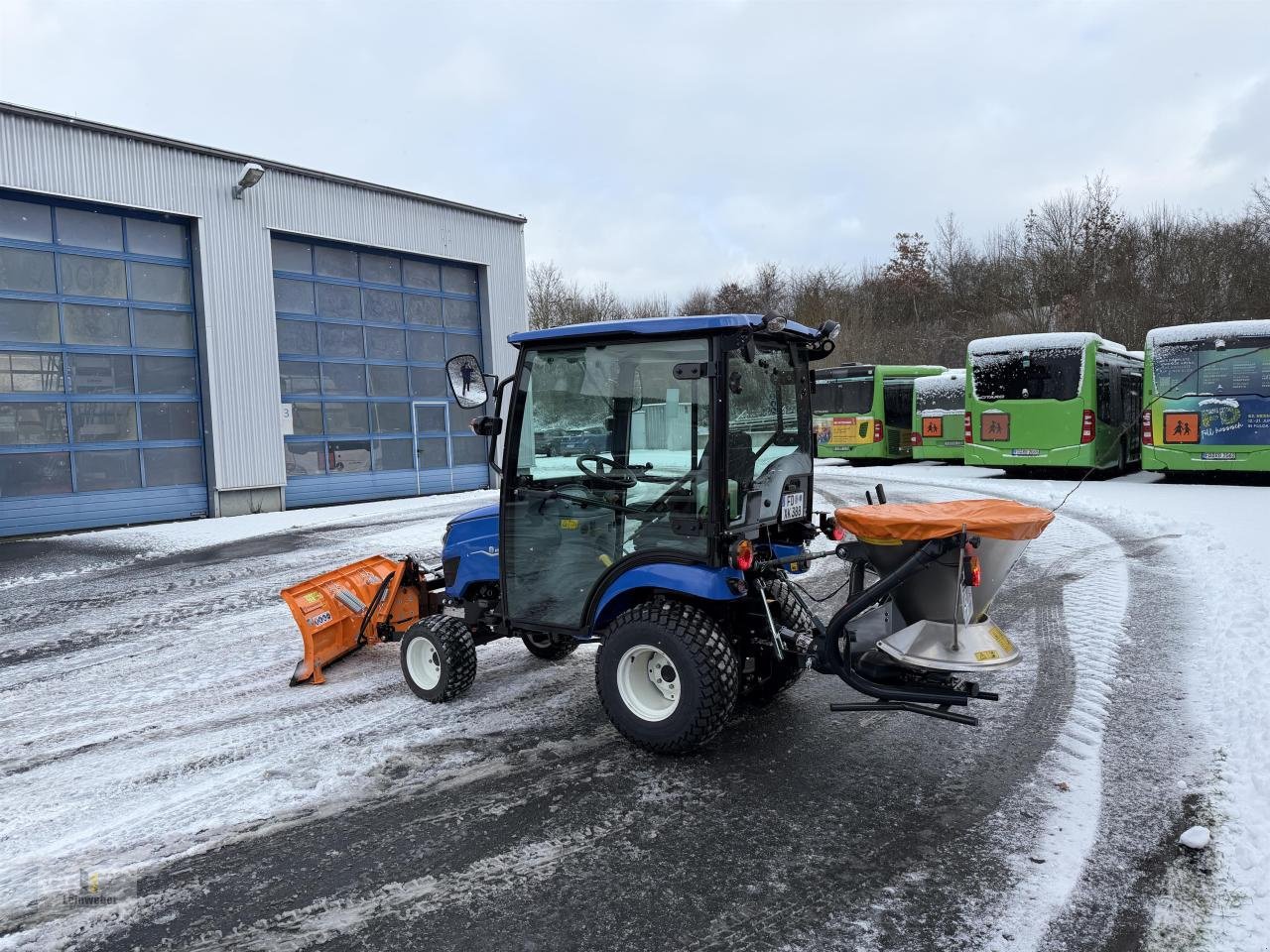 Traktor van het type New Holland BOOMER 25 COMPACT, Neumaschine in Neuhof - Dorfborn (Foto 5)