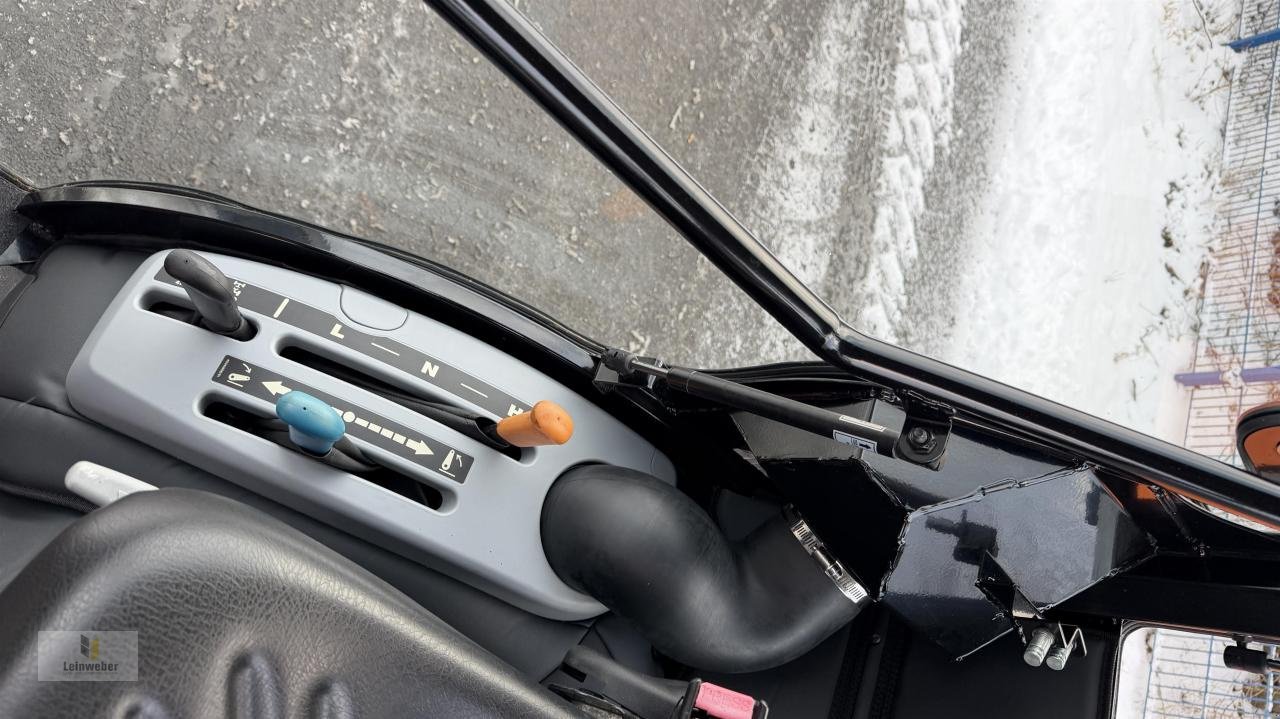 Traktor van het type New Holland BOOMER 25 COMPACT, Neumaschine in Neuhof - Dorfborn (Foto 8)