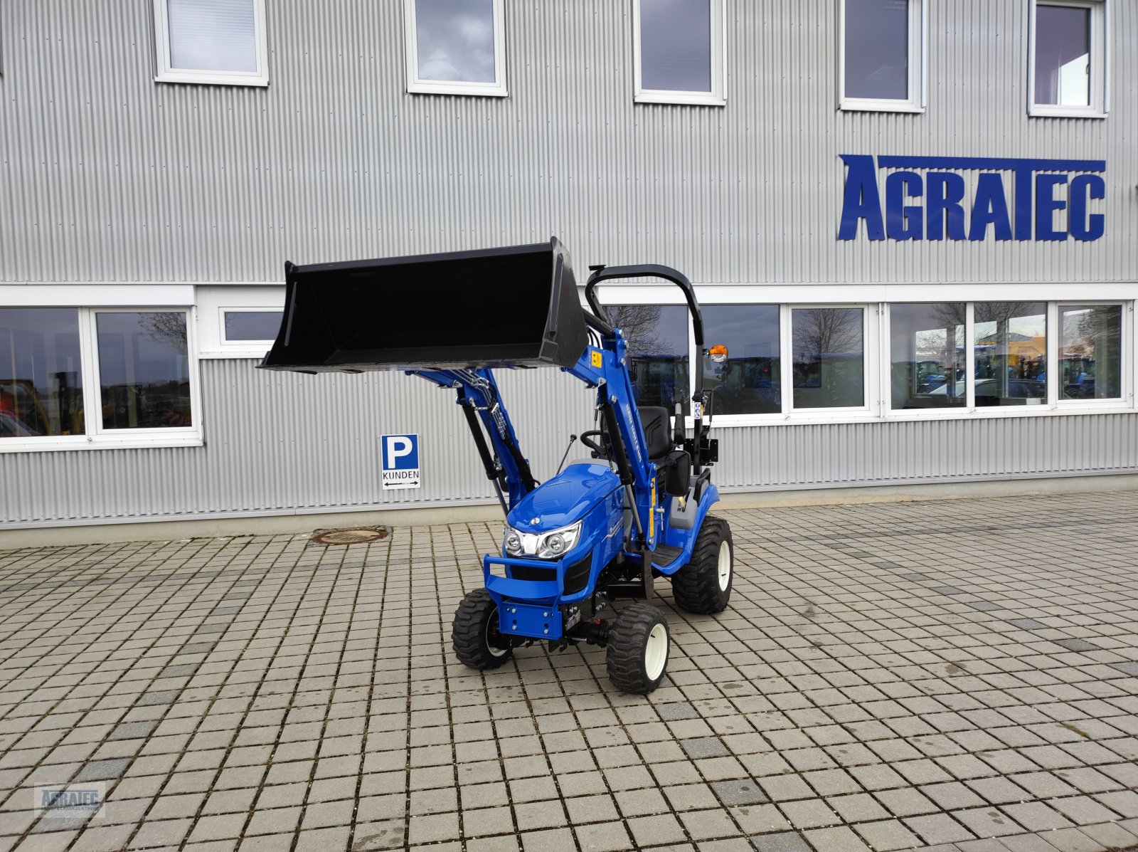 Traktor des Typs New Holland Boomer 25 Compakt, Neumaschine in Salching bei Straubing (Bild 2)