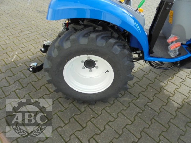 Traktor of the type New Holland BOOMER 25 MY19, Neumaschine in Rastede-Liethe (Picture 8)