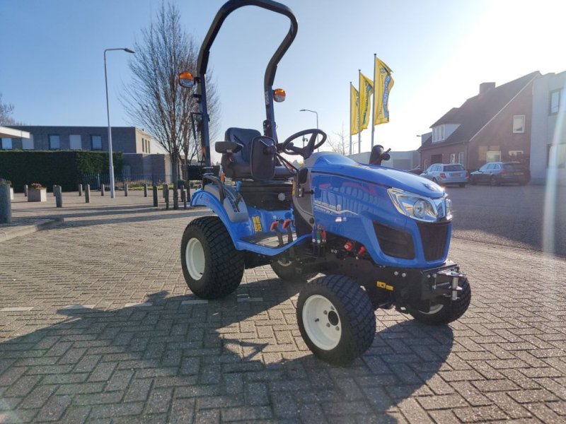 Traktor of the type New Holland BOOMER 25 Tractor Compact, Neumaschine in BOEKEL (Picture 1)
