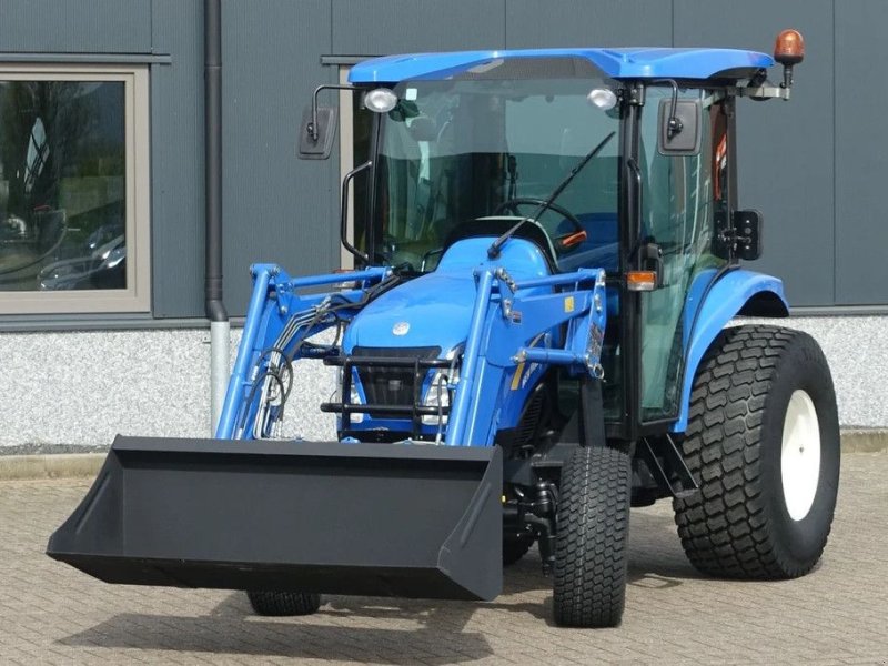 Traktor of the type New Holland Boomer 3050 4wd CVT / 03910 Draaiuren / Full Options, Gebrauchtmaschine in Swifterband