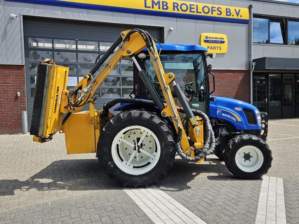 Traktor типа New Holland Boomer 3050 met Bos Maaiarm, Gebrauchtmaschine в BENNEKOM (Фотография 3)