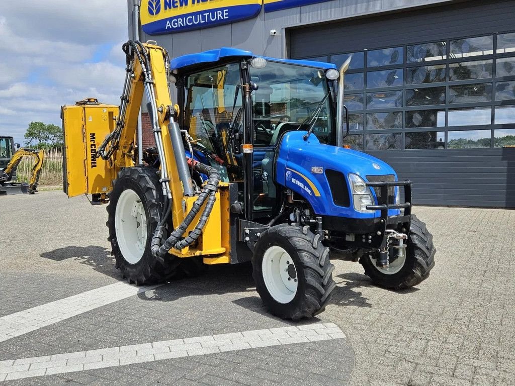 Traktor типа New Holland Boomer 3050 met Bos Maaiarm, Gebrauchtmaschine в BENNEKOM (Фотография 1)