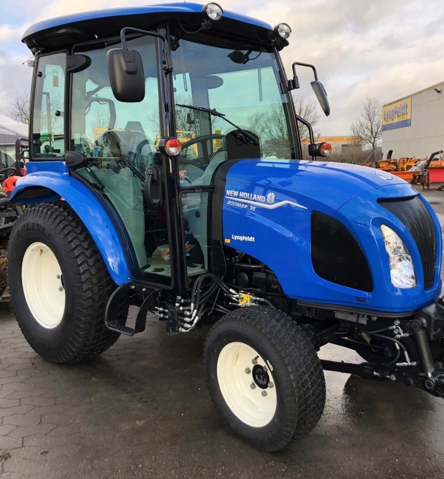 Traktor des Typs New Holland BOOMER 35 CAB STG.V, Gebrauchtmaschine in Hadsten (Bild 1)