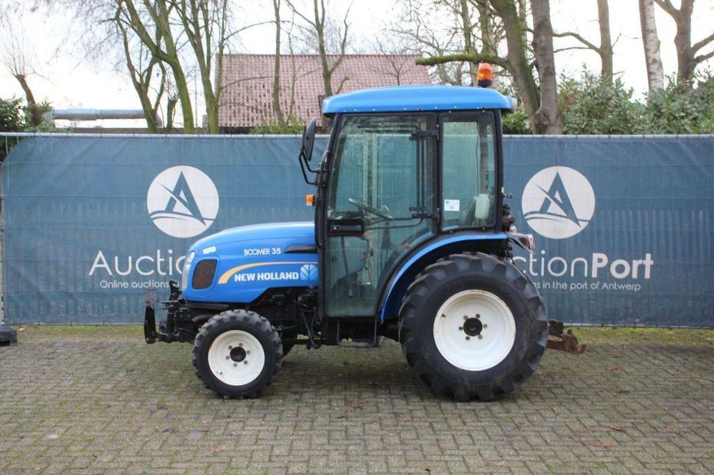 Traktor of the type New Holland Boomer 35, Gebrauchtmaschine in Antwerpen (Picture 2)