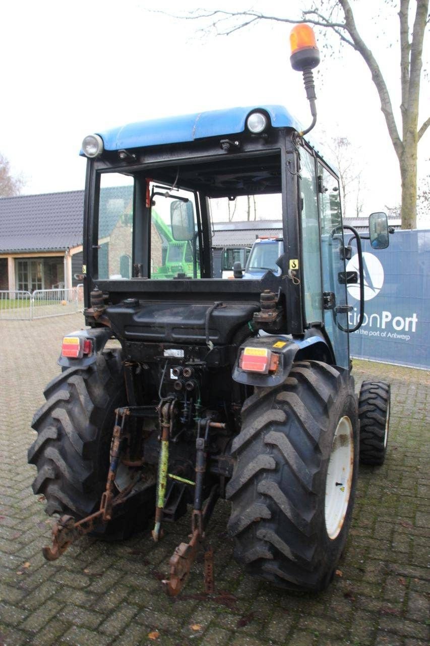 Traktor of the type New Holland Boomer 35, Gebrauchtmaschine in Antwerpen (Picture 5)