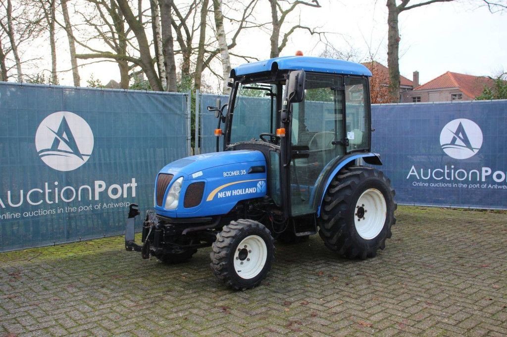 Traktor of the type New Holland Boomer 35, Gebrauchtmaschine in Antwerpen (Picture 9)
