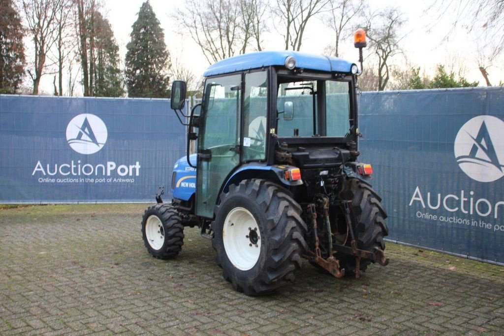 Traktor of the type New Holland Boomer 35, Gebrauchtmaschine in Antwerpen (Picture 3)