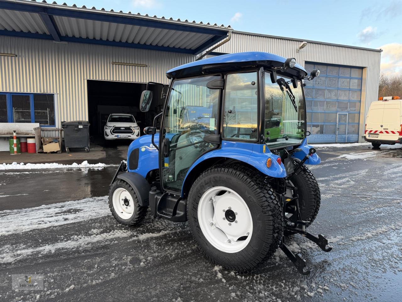 Traktor des Typs New Holland Boomer 35, Neumaschine in Neuhof - Dorfborn (Bild 5)