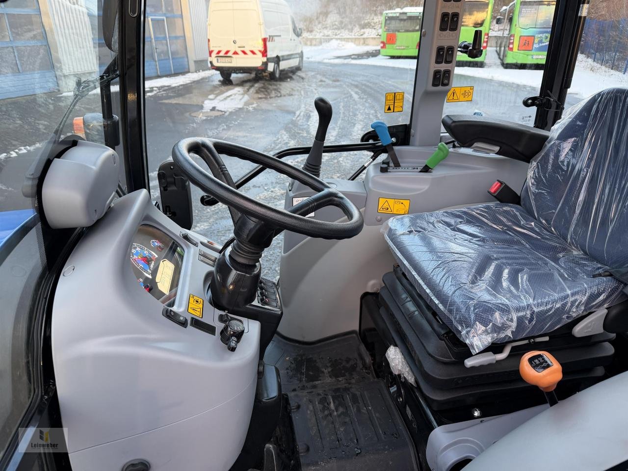 Traktor des Typs New Holland Boomer 35, Neumaschine in Neuhof - Dorfborn (Bild 10)