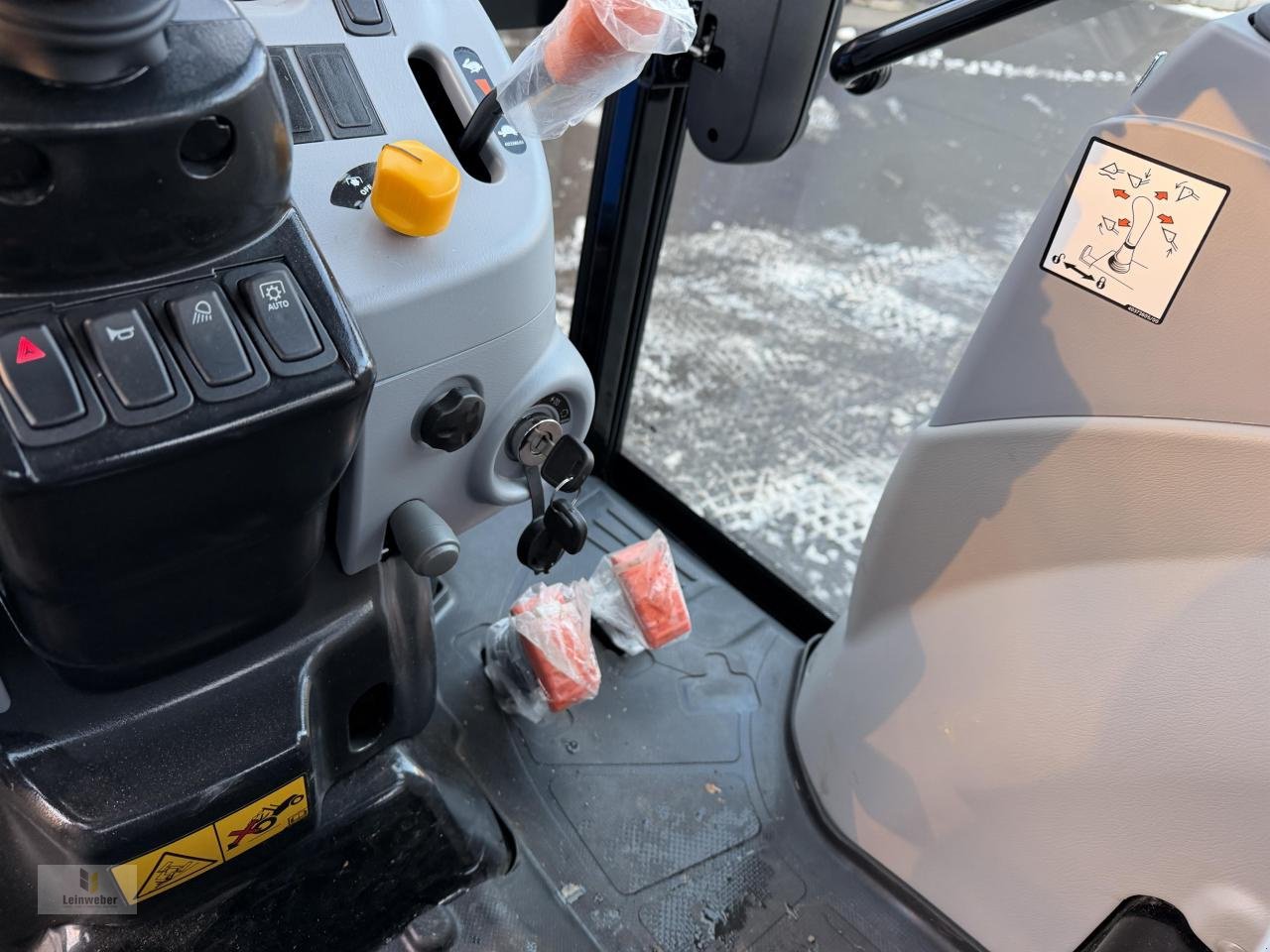 Traktor des Typs New Holland Boomer 35, Neumaschine in Neuhof - Dorfborn (Bild 12)