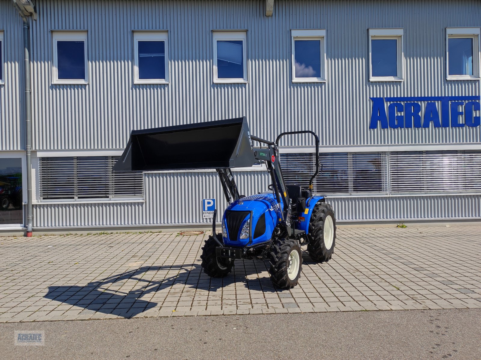 Traktor des Typs New Holland Boomer 50 HST, Neumaschine in Salching bei Straubing (Bild 1)