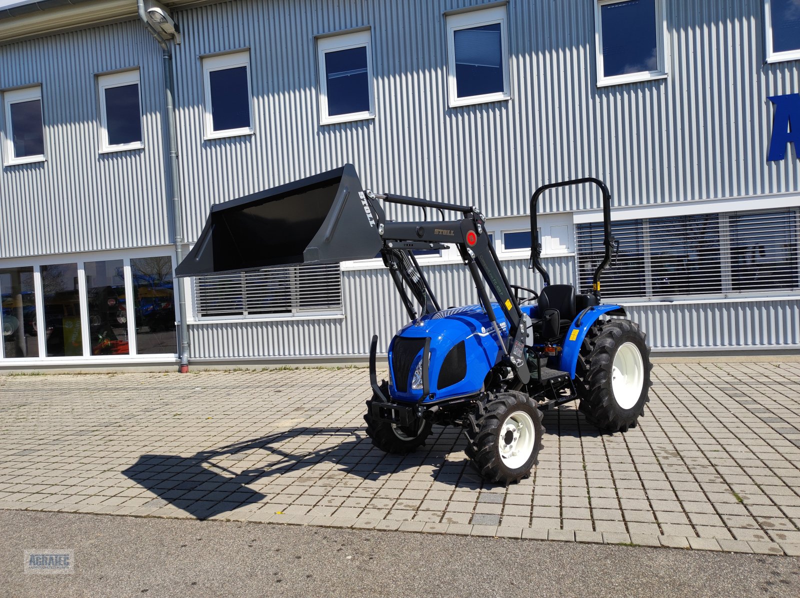 Traktor des Typs New Holland Boomer 50 HST, Neumaschine in Salching bei Straubing (Bild 2)