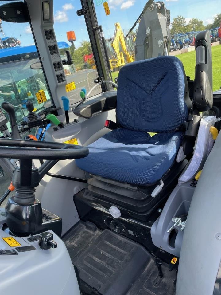 Traktor des Typs New Holland BOOMER 55 STG.V, Gebrauchtmaschine in Hadsten (Bild 3)