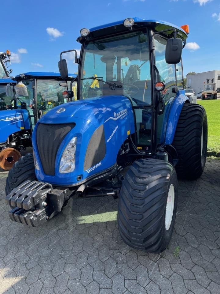 Traktor des Typs New Holland BOOMER 55 STG.V, Gebrauchtmaschine in Hadsten (Bild 1)