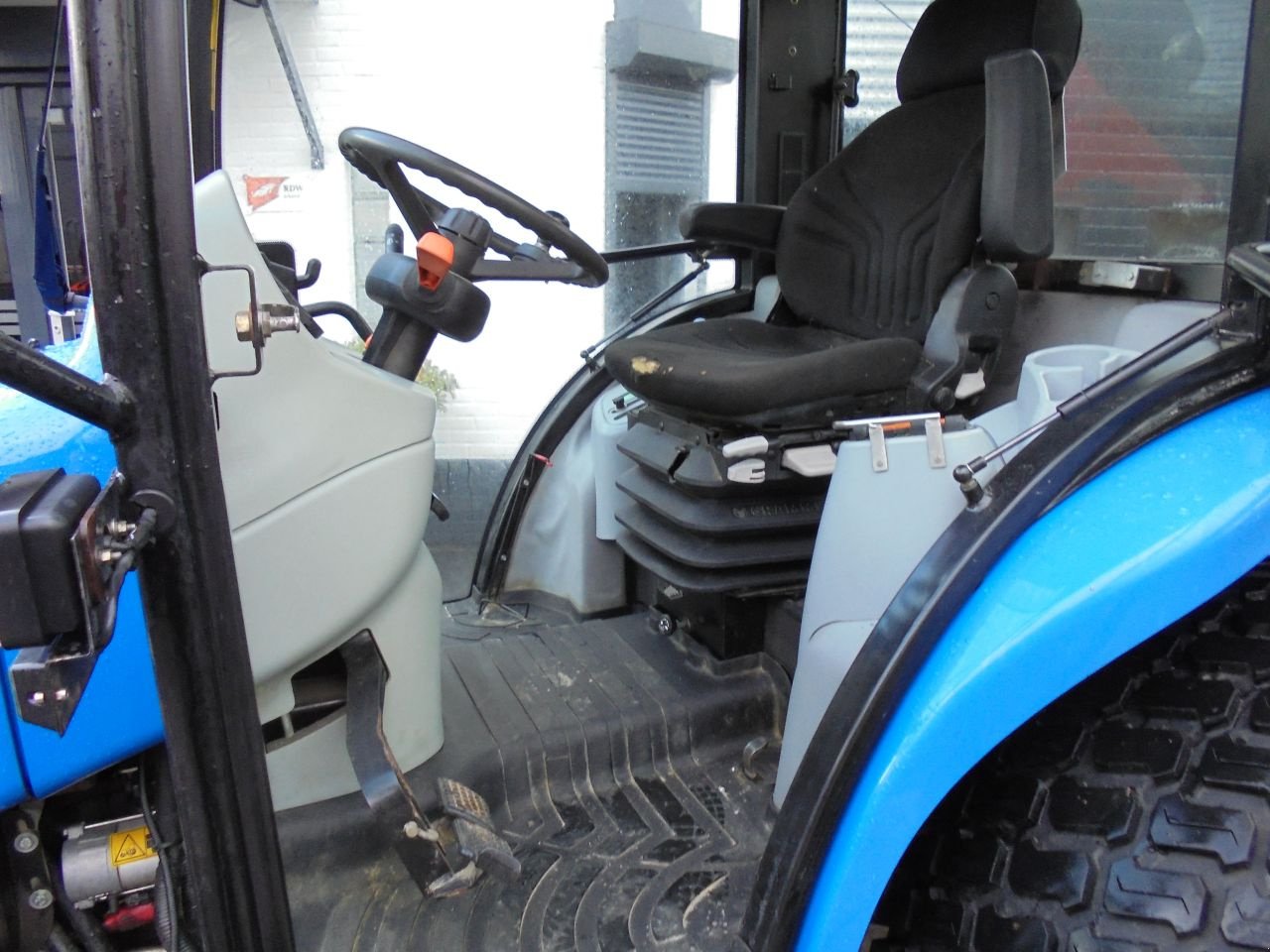 Traktor typu New Holland boomer cvt easy drive 3040, Gebrauchtmaschine v Hedel (Obrázek 3)