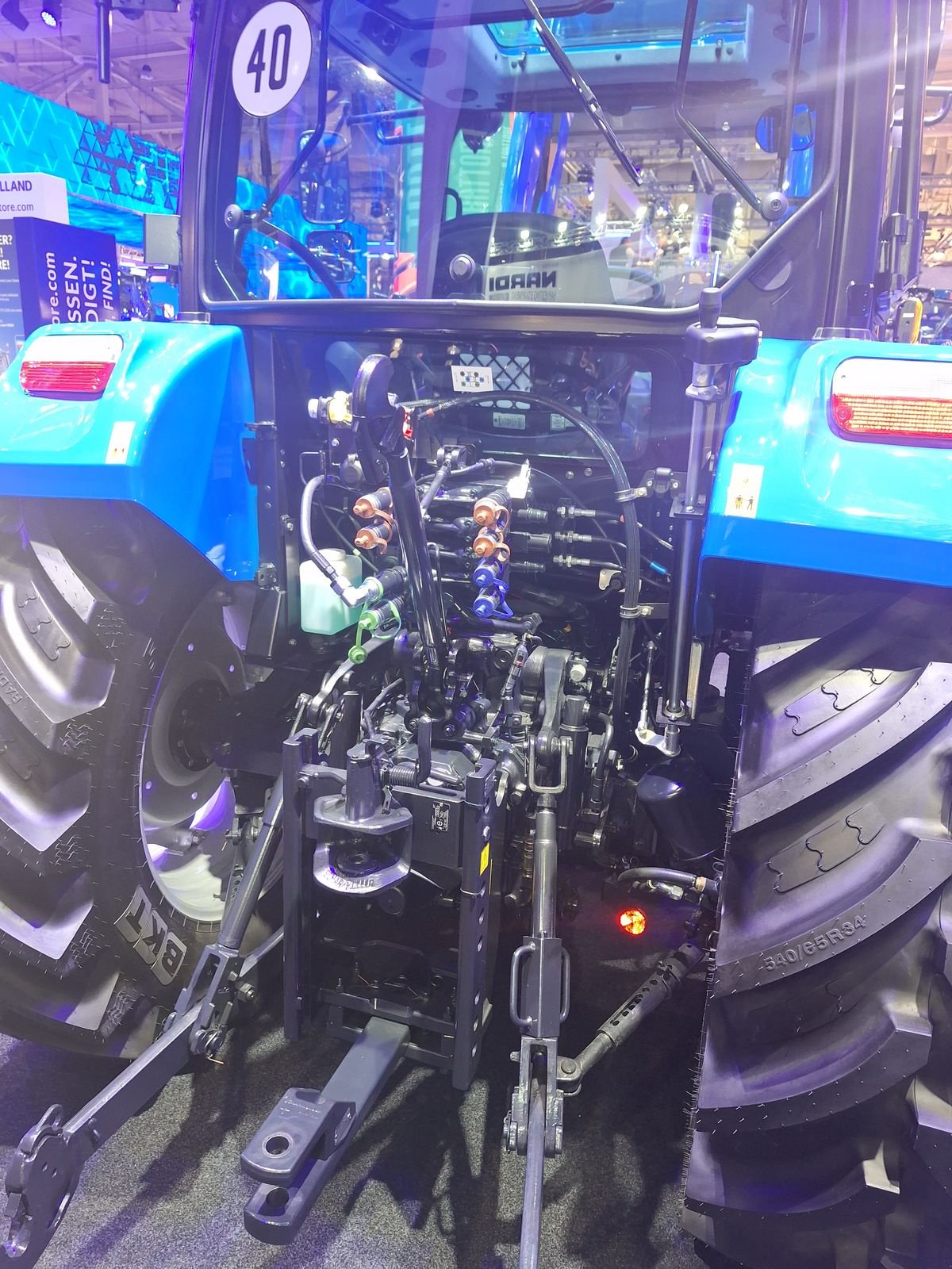 Traktor of the type New Holland EINFÜHRUNGSAKTION Neue Modellbaureihe T 5 S, Neumaschine in Burgkirchen (Picture 4)