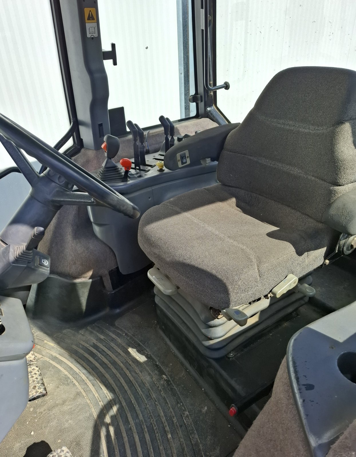 Traktor des Typs New Holland G 210, Gebrauchtmaschine in Hausleiten (Bild 3)