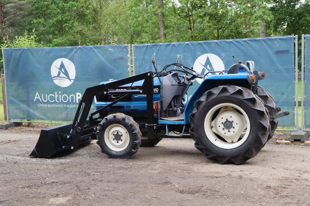 Traktor типа New Holland GL3373, Gebrauchtmaschine в Antwerpen (Фотография 3)
