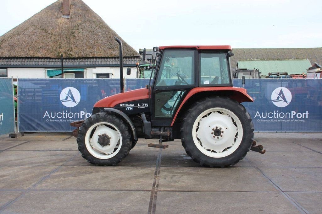 Traktor типа New Holland L75, Gebrauchtmaschine в Antwerpen (Фотография 2)