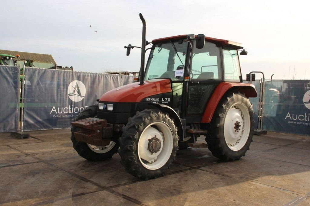Traktor типа New Holland L75, Gebrauchtmaschine в Antwerpen (Фотография 9)