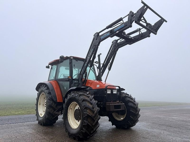Traktor des Typs New Holland L85 DT mit Frontlader, Gebrauchtmaschine in Steinau  (Bild 1)
